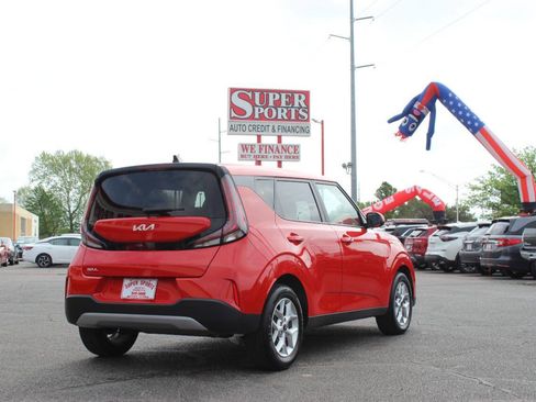 Used 2025 Kia Soul LX w/ LX Technology Package FWD image 4