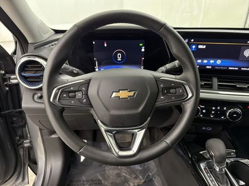 Used 2025 Chevrolet Trax LT w/ LT Convenience Package image 27