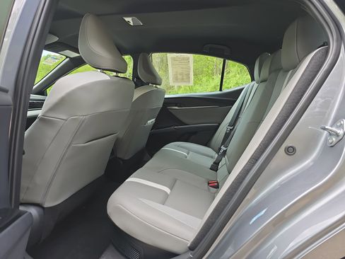 Used 2025 Toyota Camry SE w/ Convenience Package image 13