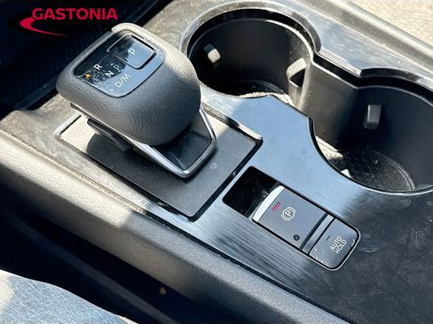 Used 2024 Nissan Rogue SV AWD/4WD image 18