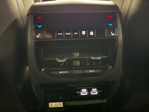 Used 2023 Jeep Grand Cherokee L Summit w/ Advanced Protech Group IV image 37