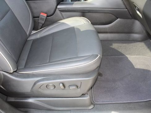 Used 2023 Chevrolet Tahoe Premier w/ Premium Package 2 AWD/4WD image 18