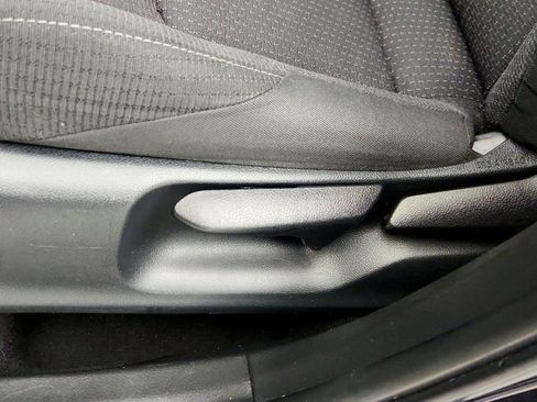 Used 2018 Toyota C-HR XLE image 11