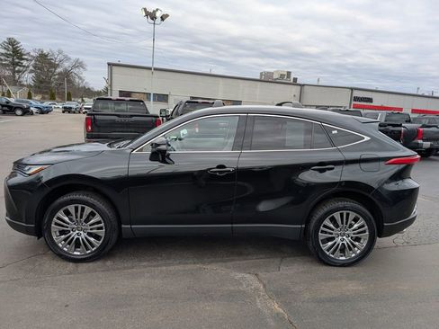 Certified 2023 Toyota Venza XLE image 3