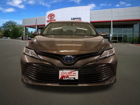 Used 2018 Toyota Camry LE image 7