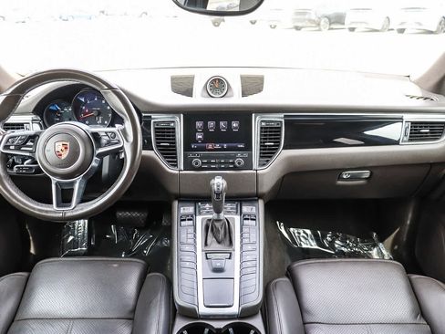 Used 2018 Porsche Macan image 12