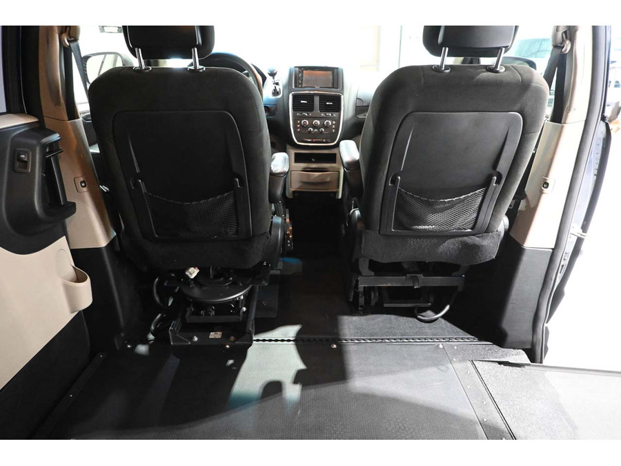 Used 2015 Dodge Grand Caravan SXT FWD image 20