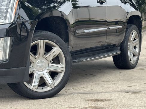 Used 2016 Cadillac Escalade Premium RWD image 12
