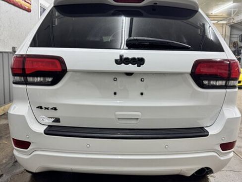 Used 2020 Jeep Grand Cherokee Altitude image 5