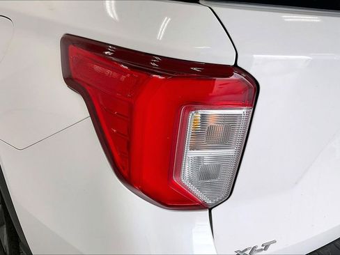 Used 2021 Ford Explorer XLT w/ Equipment Group 202A RWD image 27