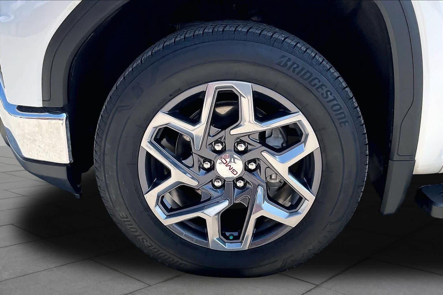 Used 2024 GMC Sierra 1500 SLT RWD image 11