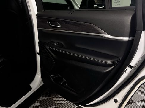 Used 2024 Jeep Grand Cherokee L Limited w/ Luxury Tech Group II image 34