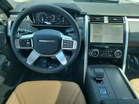 New 2025 Land Rover Discovery Dynamic SE AWD/4WD image 19