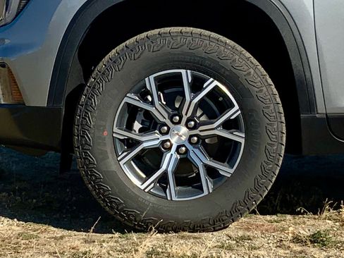 New 2026 GMC Acadia AT4 w/ LPO, Floor Liner Package image 17