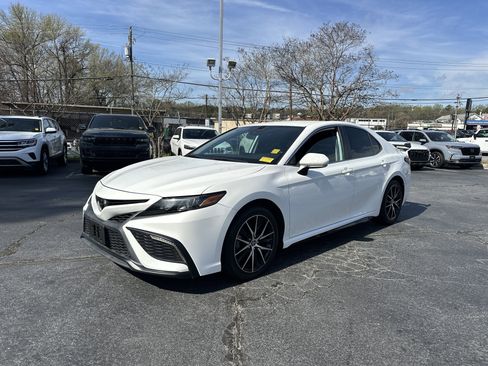 Used 2022 Toyota Camry SE image 5
