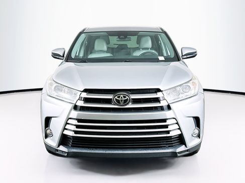 Used 2019 Toyota Highlander Plus AWD/4WD image 2