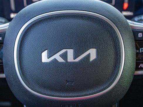 Used 2025 Kia Carnival SX w/ SX Dark Edition Package FWD image 37