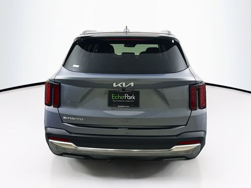 Used 2024 Kia Sorento S image 7