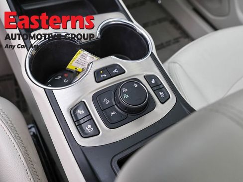 Used 2022 GMC Terrain Denali w/ Denali Premium Package AWD/4WD image 22