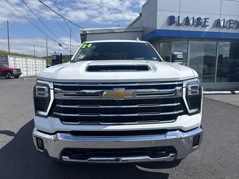 Used 2024 Chevrolet Silverado 2500 LTZ w/ LTZ Premium Package AWD/4WD image 8