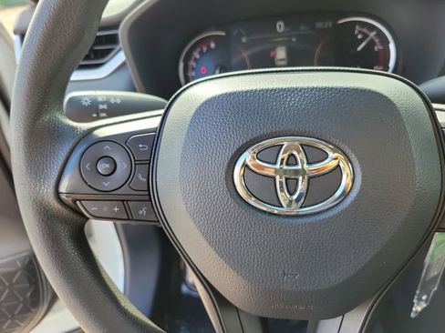 Used 2025 Toyota RAV4 LE image 23