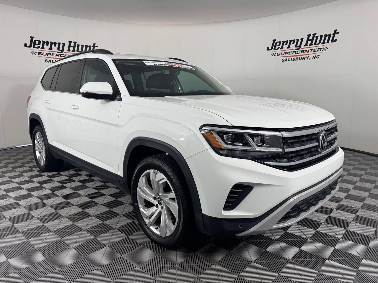 Used 2023 Volkswagen Atlas SE w/ Panoramic Sunroof Package FWD image 5