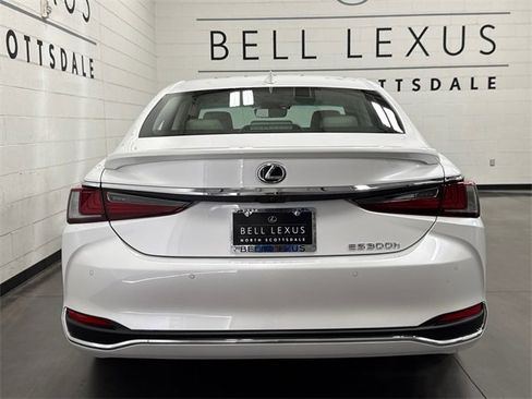 New 2025 Lexus ES 300h w/ Premium Package image 3