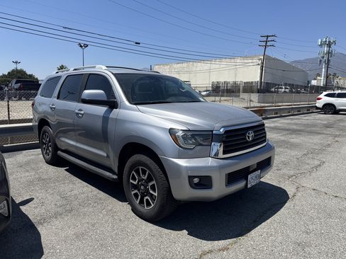 Used 2019 Toyota Sequoia SR5 AWD/4WD image 4