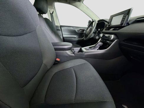 Used 2019 Toyota RAV4 LE w/ Carpet Mat Package FWD image 28