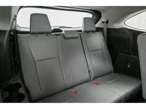 Used 2025 Toyota Highlander XLE image 19