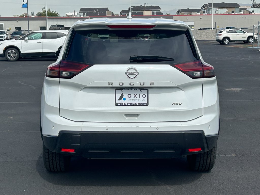 Used 2025 Nissan Rogue SV AWD/4WD image 5