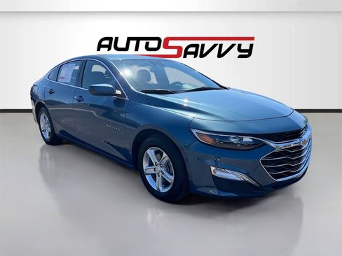 Used 2025 Chevrolet Malibu LS image 1