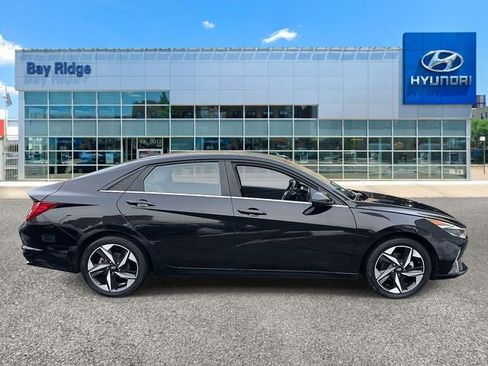 Used 2023 Hyundai Elantra Limited image 2