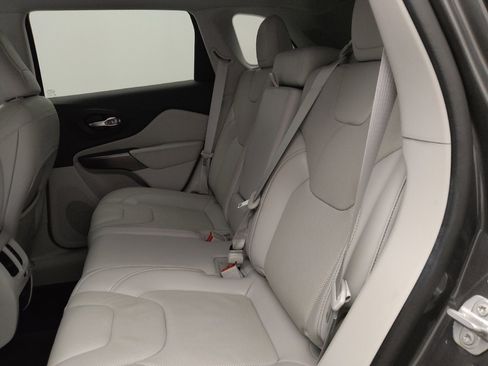 Used 2020 Jeep Cherokee Limited w/ Technology Group image 18