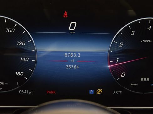 Used 2024 Mercedes-Benz GLC 300 image 26