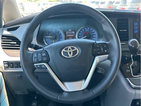 Used 2015 Toyota Sienna XLE w/ XLE Navigation Package FWD image 16