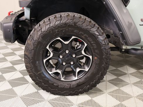 Used 2023 Jeep Wrangler Unlimited Rubicon w/ LED Lighting Group AWD/4WD image 18
