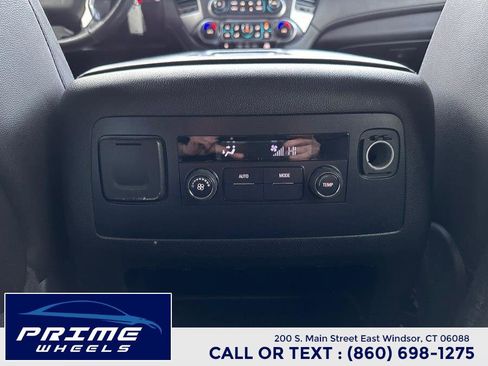 Used 2015 Chevrolet Suburban LT image 19