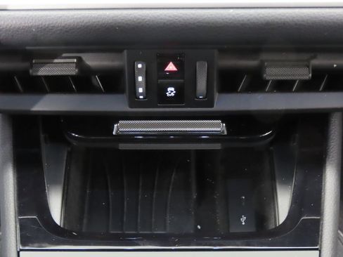Certified 2024 Porsche Cayenne AWD/4WD image 27