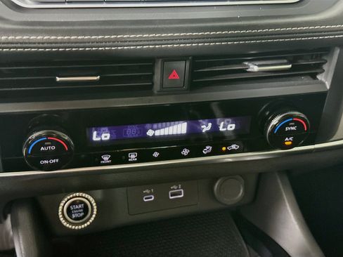 Used 2023 Nissan Rogue SV FWD image 17