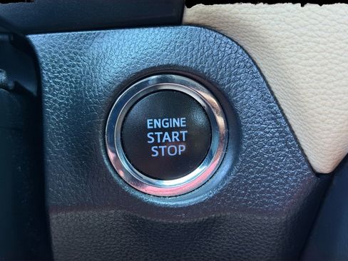 Used 2021 Toyota RAV4 XLE w/ Convenience Package AWD/4WD image 42