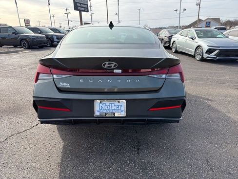 Used 2024 Hyundai Elantra SE image 6