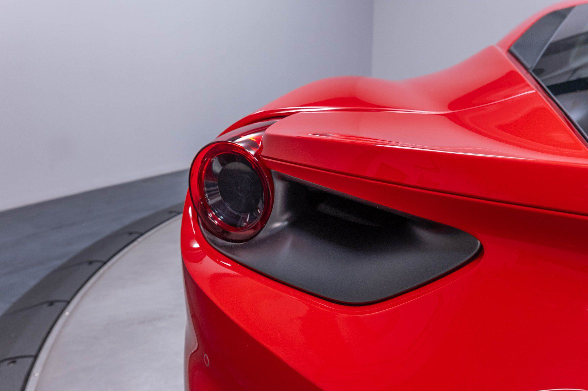 Used 2018 Ferrari 488 GTB RWD image 63
