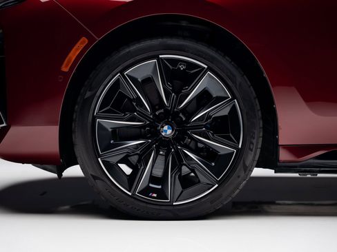 Used 2023 BMW i7 xDrive60 w/ Parking Assistance Package image 19