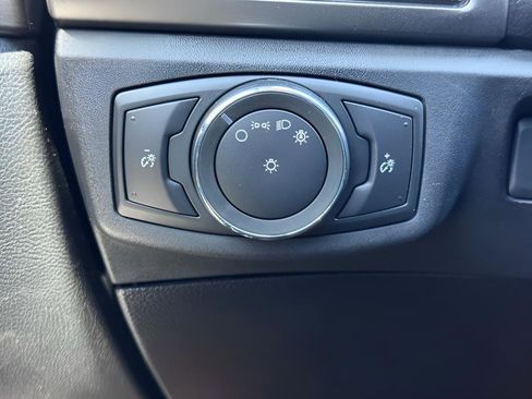 Used 2017 Ford Fusion SE w/ Fusion SE Technology Package FWD image 33