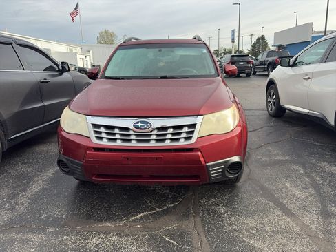 Used 2011 Subaru Forester 2.5X Premium w/ All-Weather Pkg AWD/4WD image 2