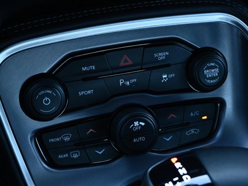 Used 2019 Dodge Challenger R/T w/ Driver Convenience Group image 16