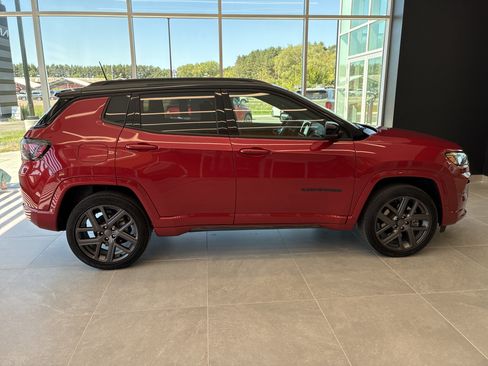 Used 2024 Jeep Compass Limited w/ High Altitude Package AWD/4WD image 7