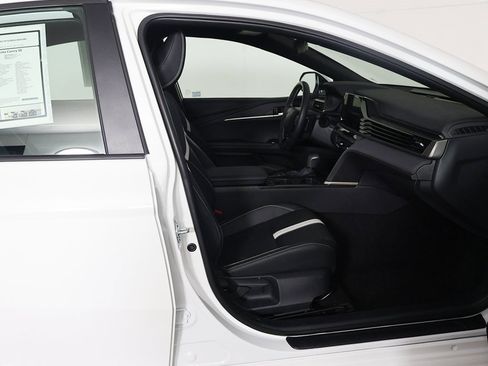 Used 2025 Toyota Camry SE image 26