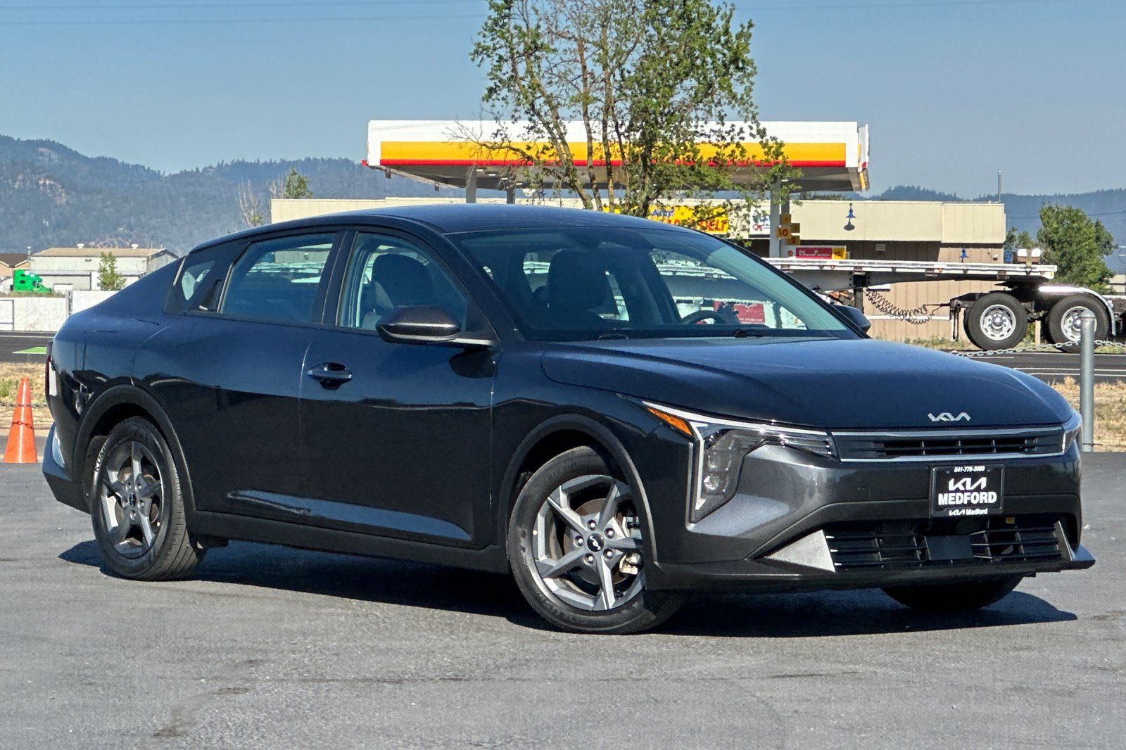 Used 2025 Kia K4 FWD image 2